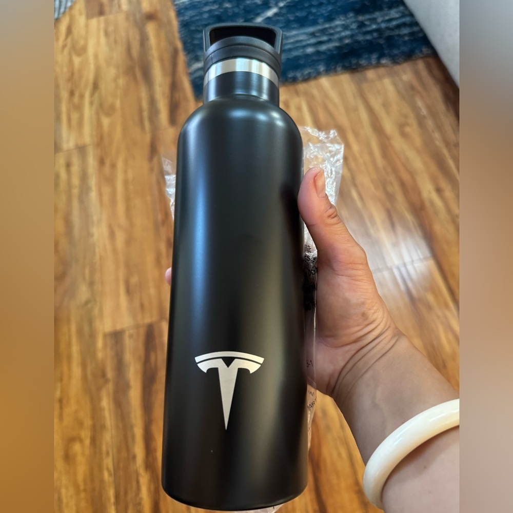 Tesla Black Stainless Steel 25oz Tumbler - Logo Branded, Insulated- NWOT